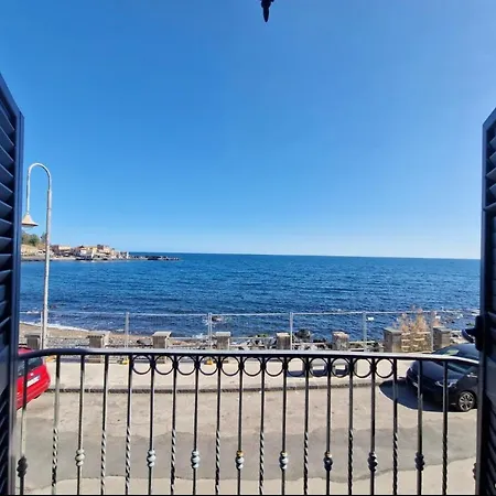 B&bvistamarecapomulini * Acireale